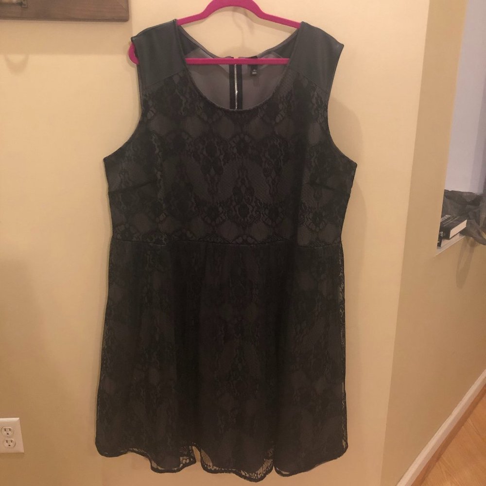 6th & Lane Size 28 Black Lace Dress